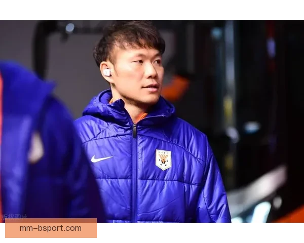 李源一在国足比赛中因严重犯规染红被罚下 赛后引发热议